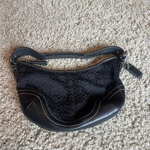 Coach Black Shoulder Bag with Classic Design
